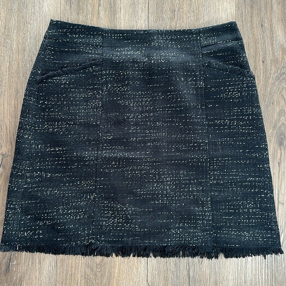 LOFT Womens 6 Black Mini Skirt Lined Fringe Hem Side Zip - Picture 2 of 4